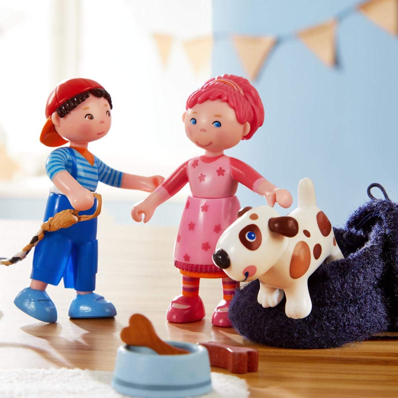 picture of Dollhouse dolls Matze and Lilli with a dollhouse dog scenario