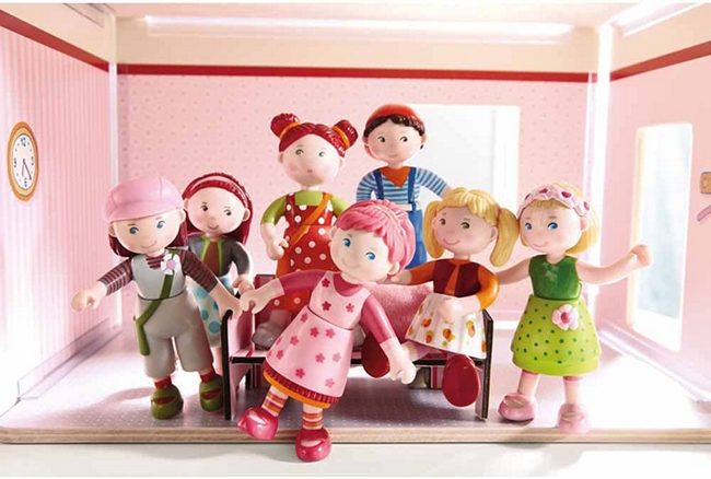 A group sht featuring various Little Friends Doll House dolls
